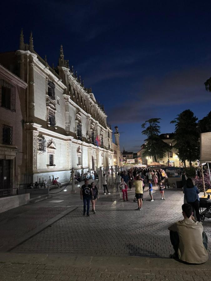 Sonar En La Plaza Cervantes 1 Alcalá de Henares Eksteriør billede