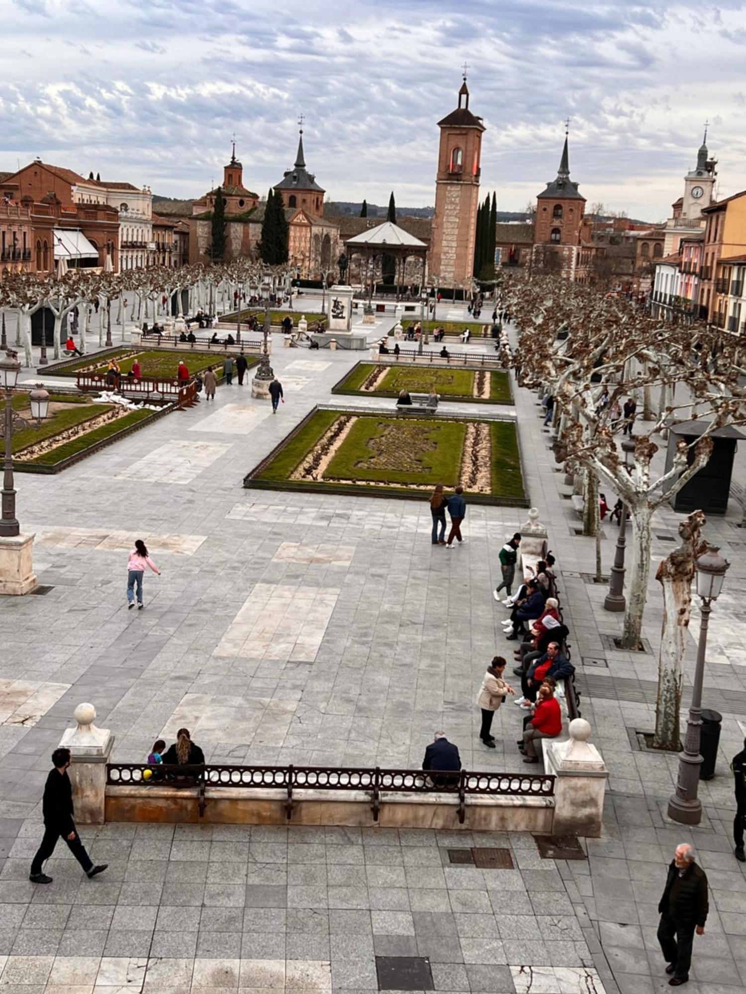 Sonar En La Plaza Cervantes 1 Alcalá de Henares Eksteriør billede